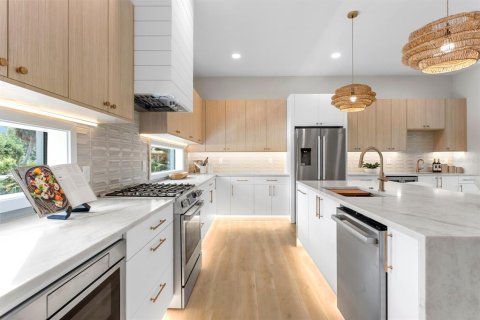 Adosado en venta en Tampa, Florida, 4 dormitorios, 279.73 m2 № 2195834 - foto 11