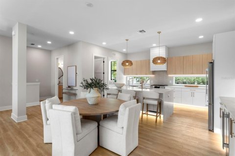 Adosado en venta en Tampa, Florida, 4 dormitorios, 279.73 m2 № 2195834 - foto 2