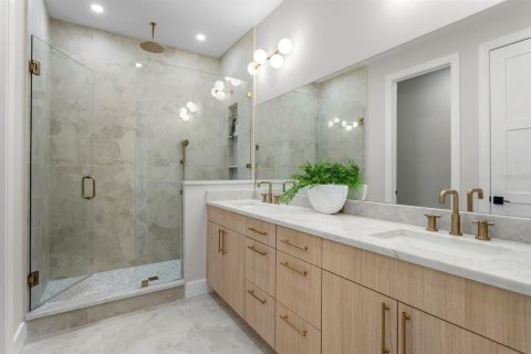 Adosado en venta en Tampa, Florida, 4 dormitorios, 279.73 m2 № 2195834 - foto 29