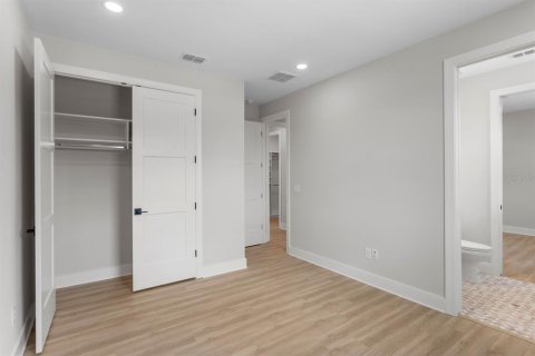 Adosado en venta en Tampa, Florida, 4 dormitorios, 279.73 m2 № 2195834 - foto 30
