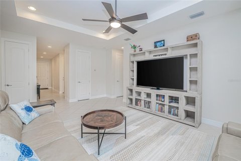 House in North Port, Florida 3 bedrooms, 153.75 sq.m. № 2238332 - photo 18