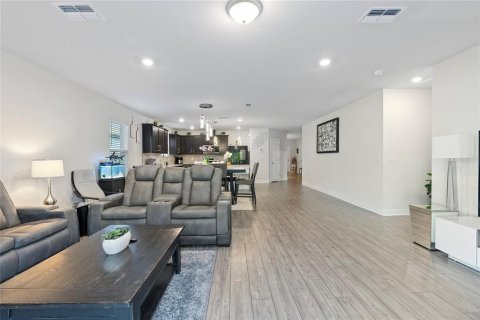 House in Wesley Chapel, Florida 4 bedrooms, 201.04 sq.m. № 1552496 - photo 9