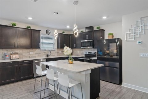 House in Wesley Chapel, Florida 4 bedrooms, 201.04 sq.m. № 1552496 - photo 4