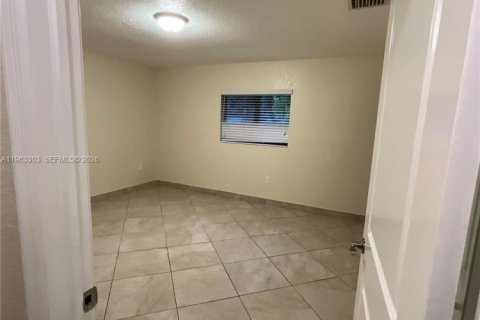 Casa en alquiler en Miami, Florida, 3 dormitorios, 215.53 m2 № 2025168 - foto 10