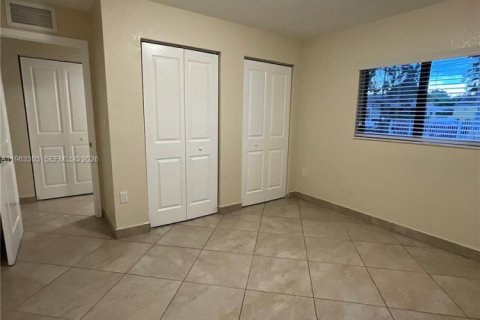 Casa en alquiler en Miami, Florida, 3 dormitorios, 215.53 m2 № 2025168 - foto 8