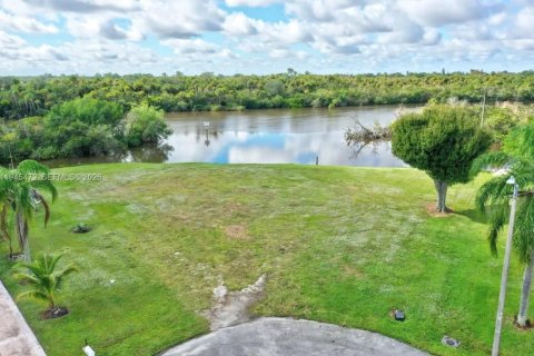 Terrain à Port St. Lucie, Floride № 2152863