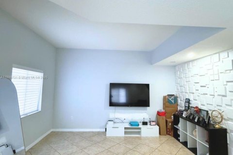 Adosado en venta en Cutler Bay, Florida, 3 dormitorios, 128.48 m2 № 2035076 - foto 9