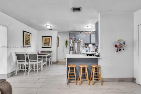 Casa en venta en Miami, Florida, 3 dormitorios № 2031894 - foto 8