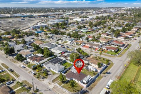 Casa en venta en Miami, Florida, 3 dormitorios № 2031894 - foto 29