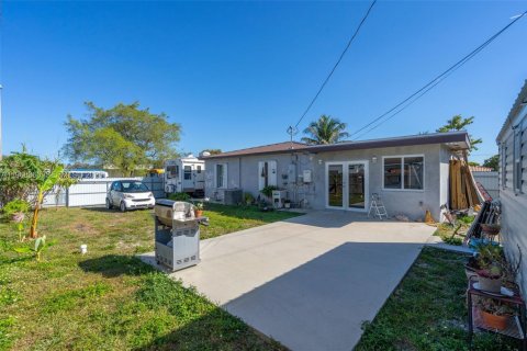 Casa en venta en Miami, Florida, 3 dormitorios № 2031894 - foto 23