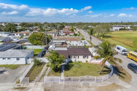 Casa en venta en Miami, Florida, 3 dormitorios № 2031894 - foto 26