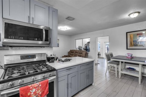 Casa en venta en Miami, Florida, 3 dormitorios № 2031894 - foto 10