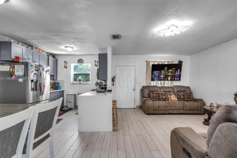 Casa en venta en Miami, Florida, 3 dormitorios № 2031894 - foto 6