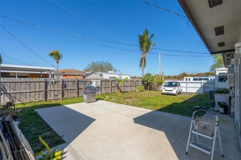 Casa en venta en Miami, Florida, 3 dormitorios № 2031894 - foto 22