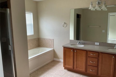 House in Bradenton, Florida 3 bedrooms, 168.9 sq.m. № 1910448 - photo 7