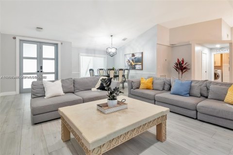 House in Weston, Florida 5 bedrooms, 234.67 sq.m. № 2008414 - photo 9