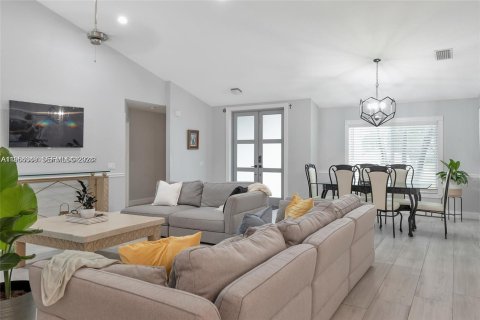 House in Weston, Florida 5 bedrooms, 234.67 sq.m. № 2008414 - photo 17