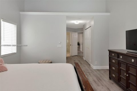 House in Weston, Florida 5 bedrooms, 234.67 sq.m. № 2008414 - photo 30