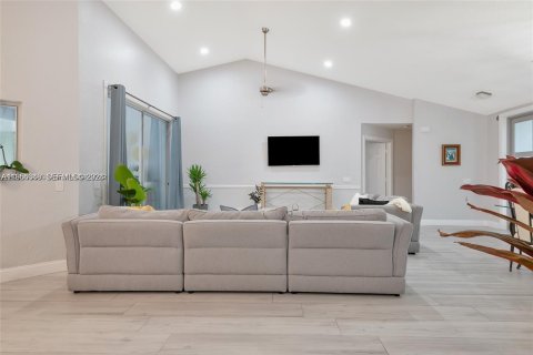 House in Weston, Florida 5 bedrooms, 234.67 sq.m. № 2008414 - photo 13