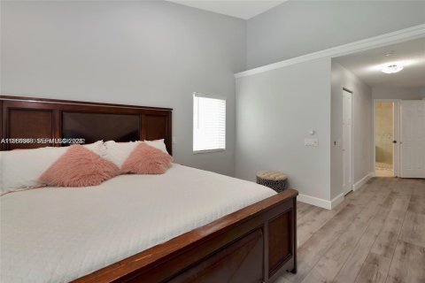 House in Weston, Florida 5 bedrooms, 234.67 sq.m. № 2008414 - photo 28