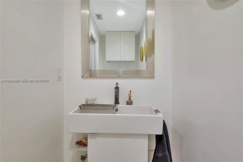 House in Weston, Florida 5 bedrooms, 234.67 sq.m. № 2008414 - photo 15