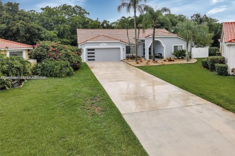 House in Weston, Florida 5 bedrooms, 234.67 sq.m. № 2008414 - photo 2