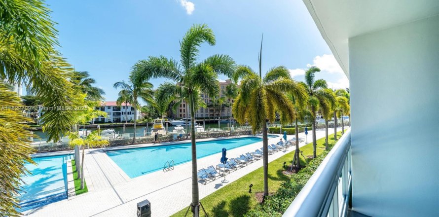 Condo in Aventura, Florida, 2 bedrooms № 1786611