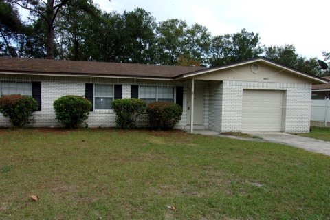 House in Jacksonville, Florida 3 bedrooms, 116.69 sq.m. № 885691 - photo 1