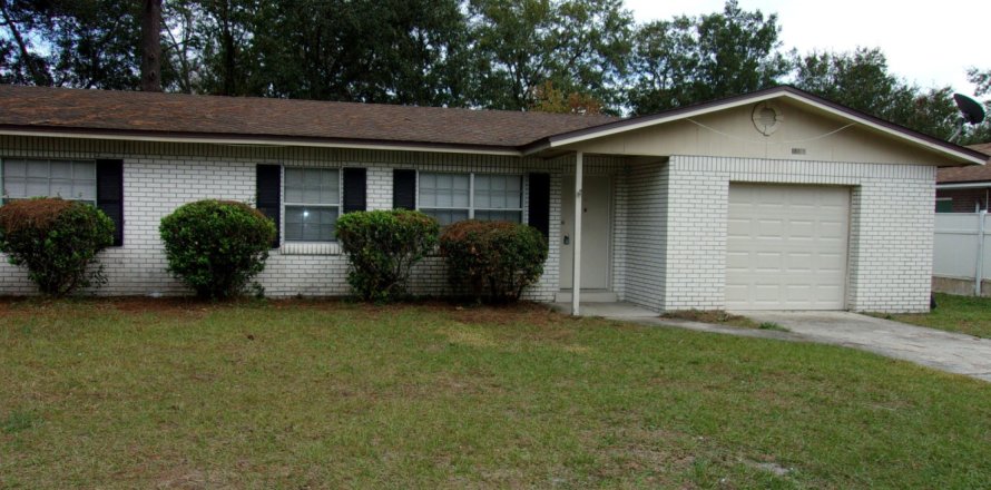 House in Jacksonville, Florida 3 bedrooms, 116.69 sq.m. № 885691