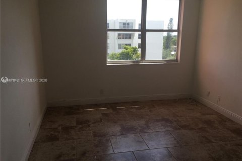 Condo in Miami, Florida, 1 bedroom  № 1996255 - photo 11
