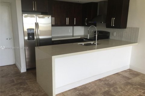 Condo in Miami, Florida, 1 bedroom  № 1996255 - photo 7
