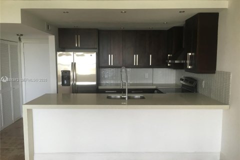 Condo in Miami, Florida, 1 bedroom  № 1996255 - photo 6