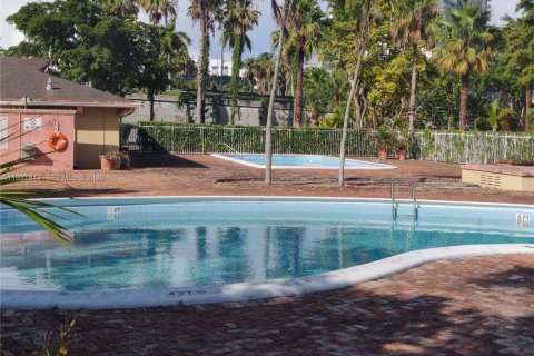 Condo in Miami, Florida, 1 bedroom  № 1996255 - photo 18