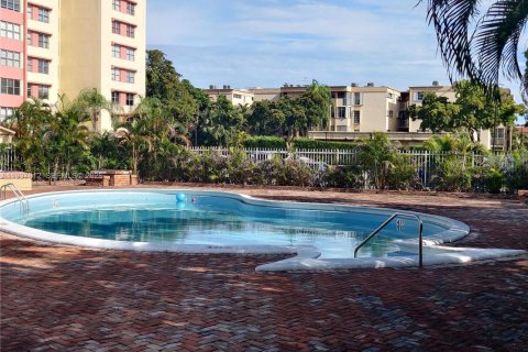 Condo in Miami, Florida, 1 bedroom  № 1996255 - photo 17