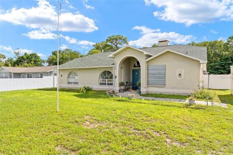 House in Hudson, Florida 3 bedrooms, 167.78 sq.m. № 2368833