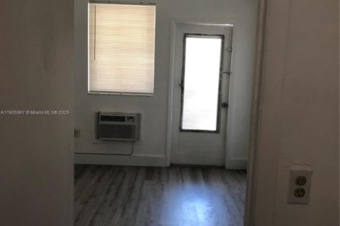 Apartment in Miami, Florida 1 bedroom, 43.85 sq.m. № 1956835 - photo 6