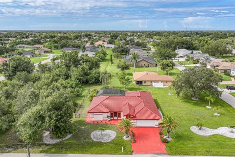 House in Punta Gorda, Florida 4 bedrooms, 217.95 sq.m. № 1829067 - photo 2