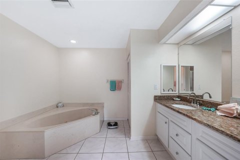 House in Punta Gorda, Florida 4 bedrooms, 217.95 sq.m. № 1829067 - photo 16