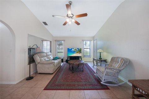House in Punta Gorda, Florida 4 bedrooms, 217.95 sq.m. № 1829067 - photo 12