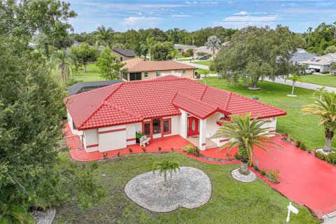 House in Punta Gorda, Florida 4 bedrooms, 217.95 sq.m. № 1829067 - photo 3
