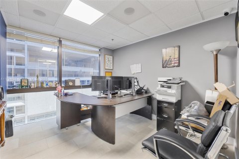 Commercial property in Fort Lauderdale, Florida № 1707902 - photo 13