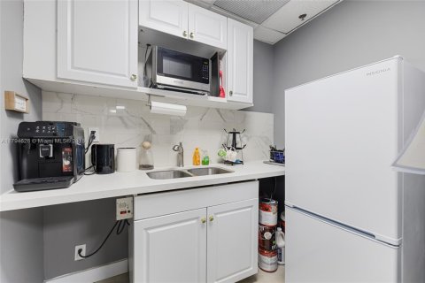 Commercial property in Fort Lauderdale, Florida № 1707902 - photo 9