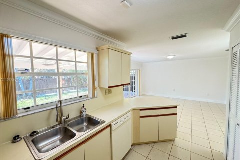 Villa ou maison à louer à Miami, Floride: 3 chambres, 155.33 m2 № 2046193 - photo 6