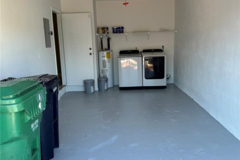 Villa ou maison à louer à Miami, Floride: 3 chambres, 155.33 m2 № 2046193 - photo 17