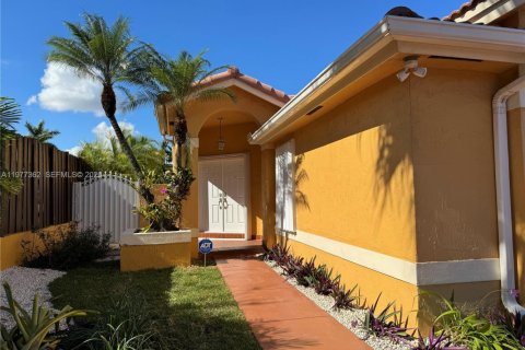 Villa ou maison à louer à Miami, Floride: 3 chambres, 155.33 m2 № 2046193 - photo 2