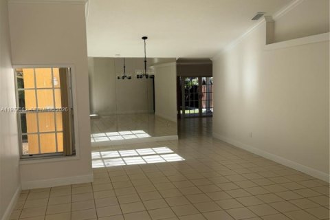 Villa ou maison à louer à Miami, Floride: 3 chambres, 155.33 m2 № 2046193 - photo 3