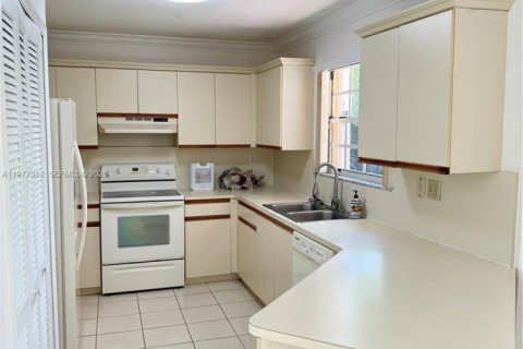 Villa ou maison à louer à Miami, Floride: 3 chambres, 155.33 m2 № 2046193 - photo 5