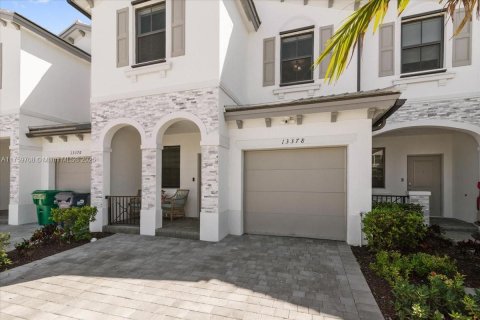 Townhouse in Homestead, Florida 3 bedrooms, 169.08 sq.m. № 1711910 - photo 2