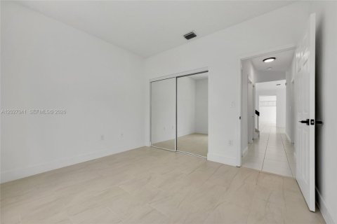House in Miami, Florida 4 bedrooms, 233.28 sq.m. № 2087854 - photo 28