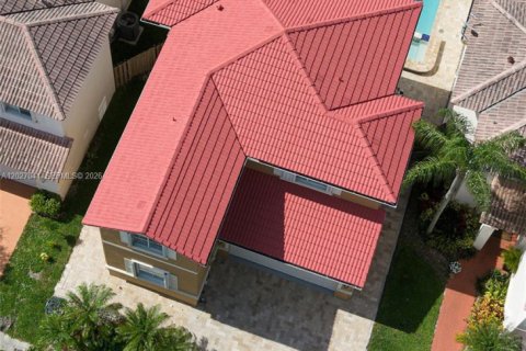 House in Miami, Florida 4 bedrooms, 233.28 sq.m. № 2087854 - photo 8